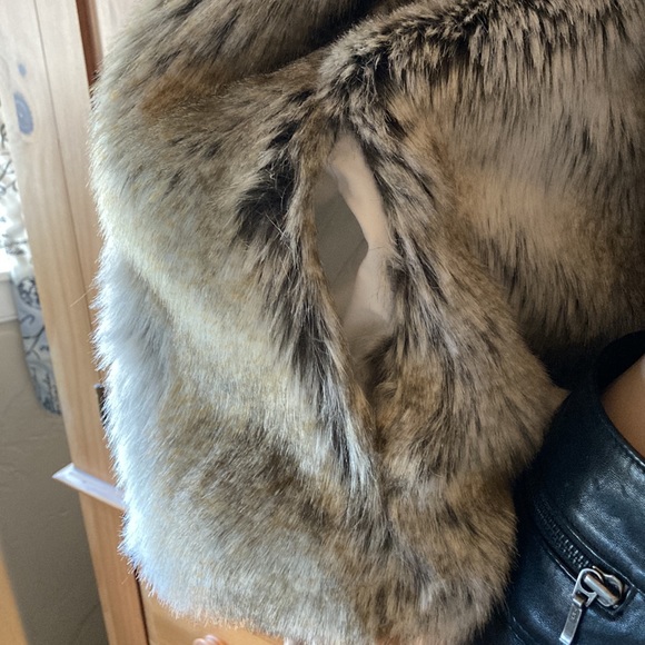 Reversible Weatherproof White and Faux Fur Vest - Picture 8 of 16